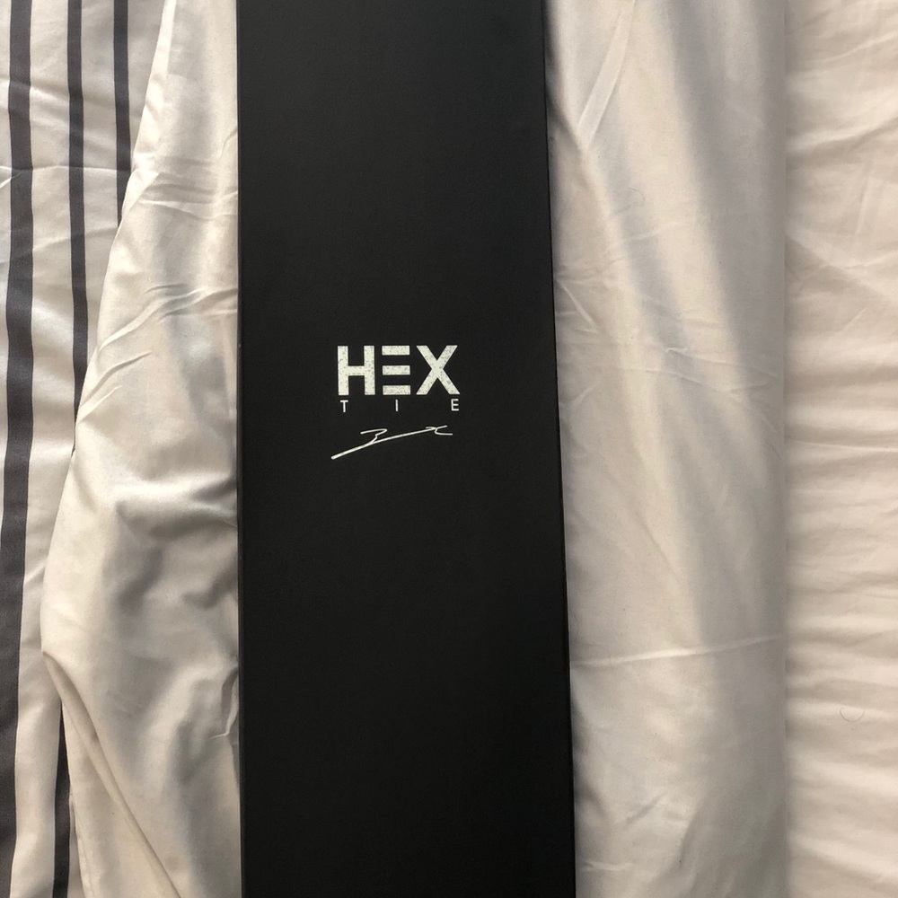 Black slim Hex Tie